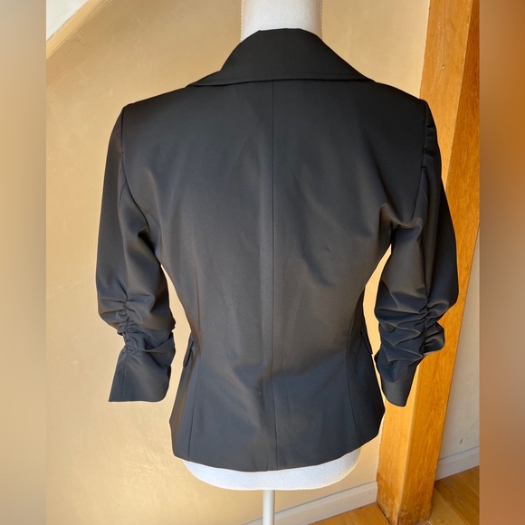 💜SOLD💜 Elizabeth and James, black jacket with ruched sleeves - Picture 4 of 7
